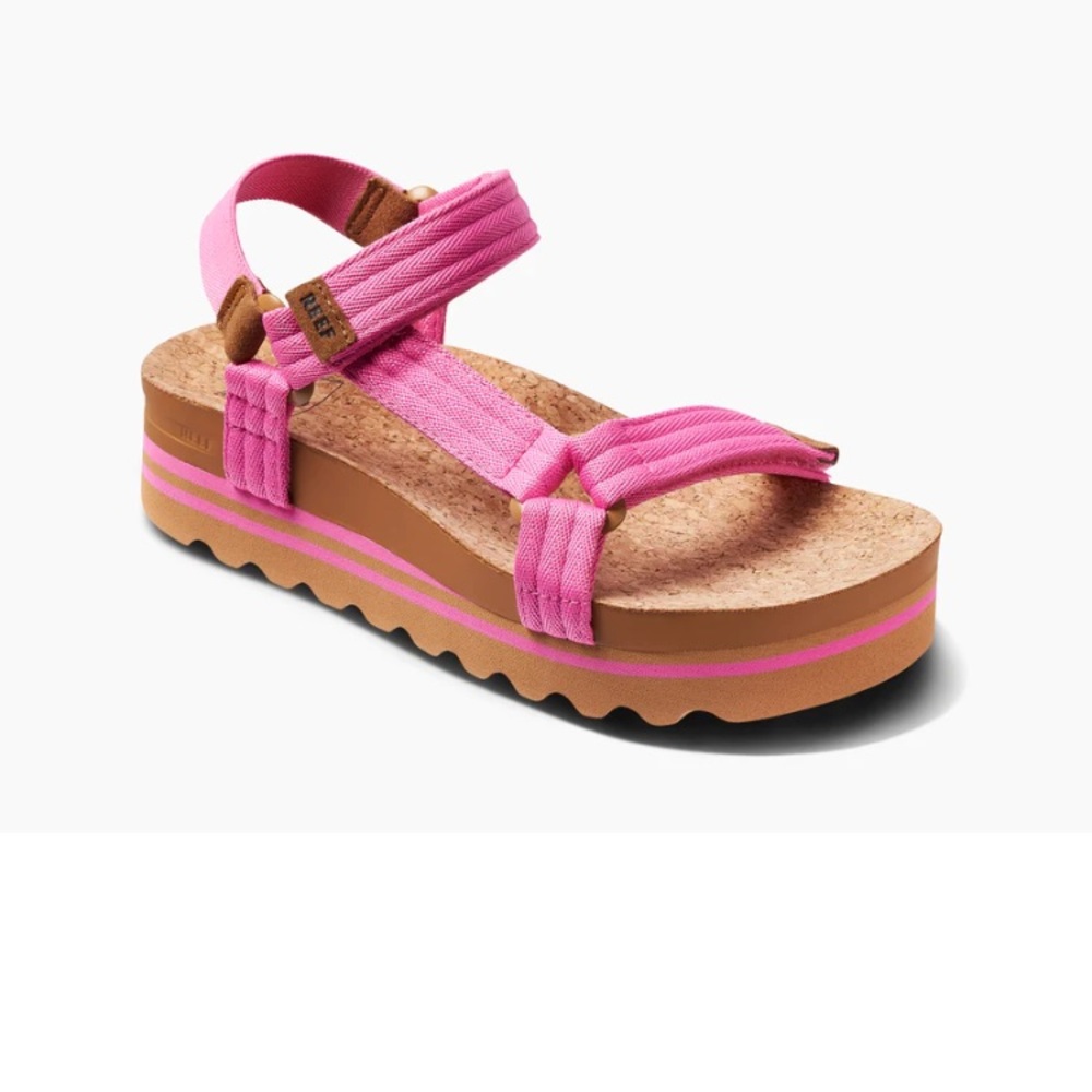 NWT reef sandal. 7